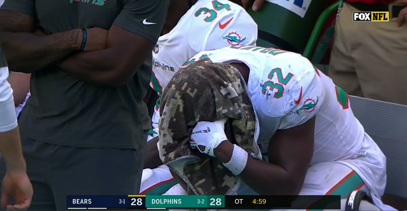 Illustration for article titled Kenyan Drake Experienced The Full Spectrum Of Emotions In The Dolphins' Nutty Overtime Win